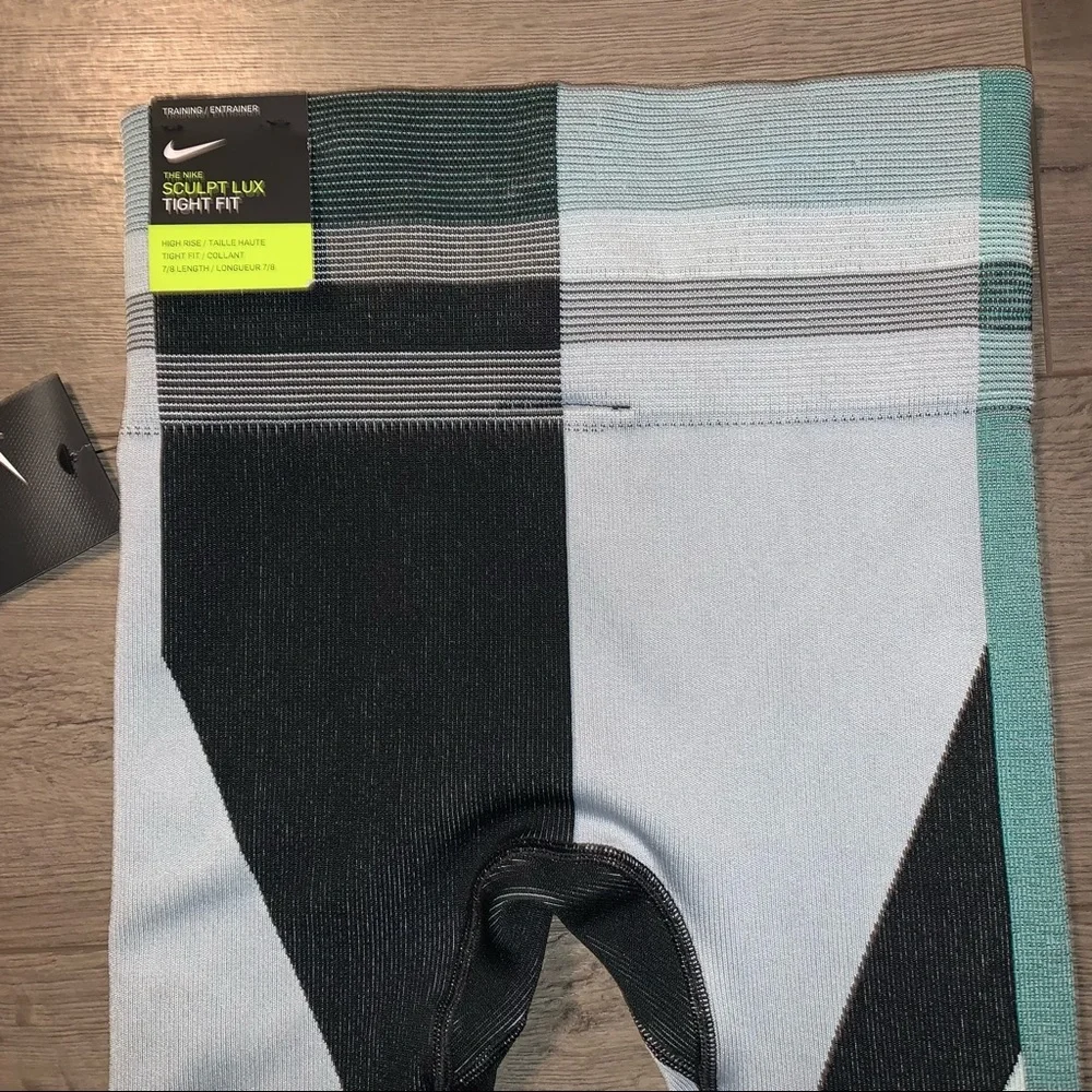 Nike Sculpt Lux Tight Fit Leggings - Picture 7 of 9